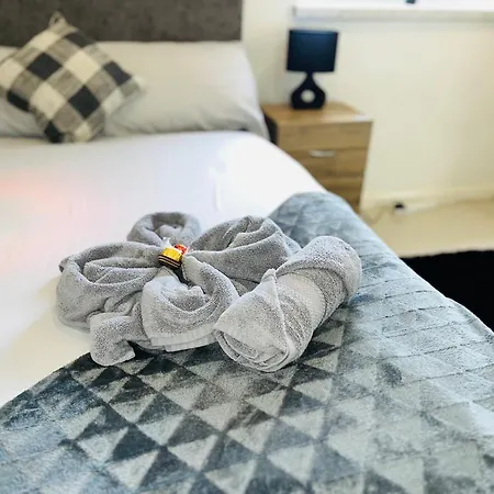 The Portuguese 3 Bedroom House & By Altoluxoexperience Short Lets & Serviced With Free Parking Semesterbostad *