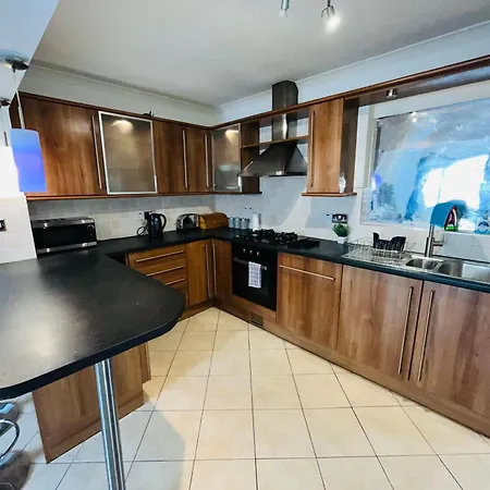 בית נופש The Portuguese 3 Bedroom House & By Altoluxoexperience Short Lets & Serviced With Free Parking
