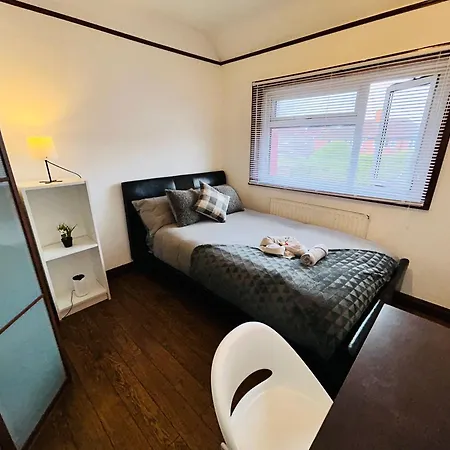 Будинок відпочинку The Portuguese 3 Bedroom House & By Altoluxoexperience Short Lets & Serviced With Free Parking *