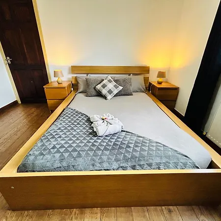 The Portuguese 3 Bedroom House & By Altoluxoexperience Short Lets & Serviced With Free Parking בריסטול